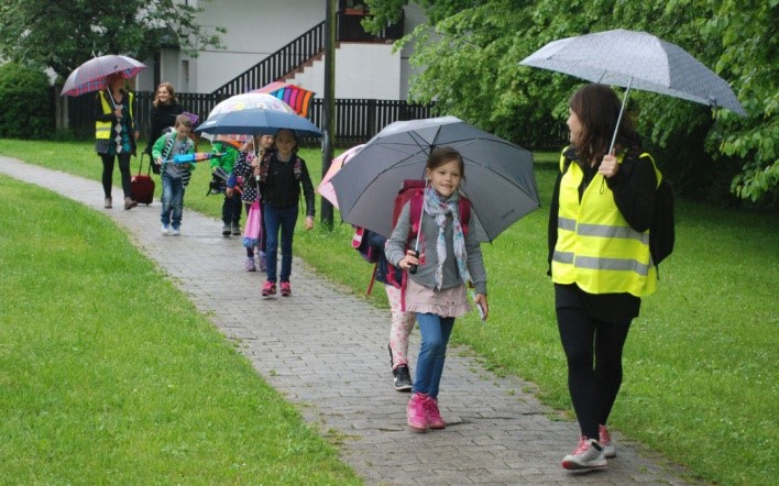 Sporočilo za javnost] Kljub dežju v novo šolsko leto peš ali s kolesom –  Aktivno v šolo